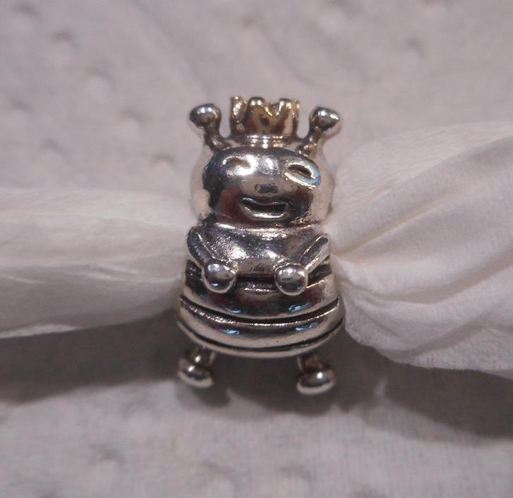 Pandora  Zilver met Goud Queen Bee Bedel 790227 nr.193, Sieraden, Tassen en Uiterlijk, Bedels, Zo goed als nieuw, Pandora, Zilver
