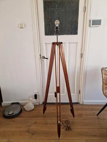 Teakhouten Driepoot Lamp beschikbaar voor biedingen