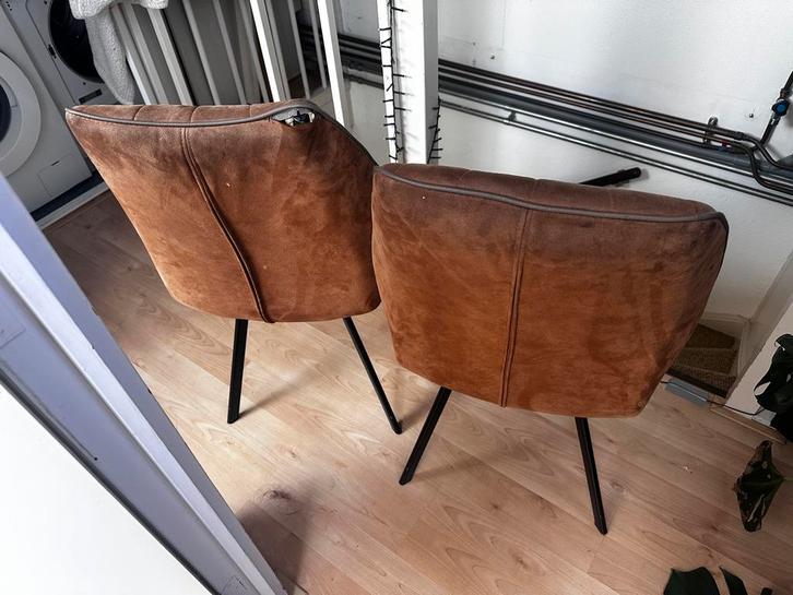 Gratis 2 bruine stoelen - snel ophalen!, Huis en Inrichting, Stoelen, Gebruikt, Twee, Stof, Bruin, Ophalen