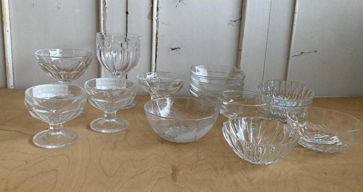 Vintage / Glazen schaaltjes / voor vla - yoghurt of nootjes, Huis en Inrichting, Keuken | Servies, Gebruikt, Schaal of Schalen