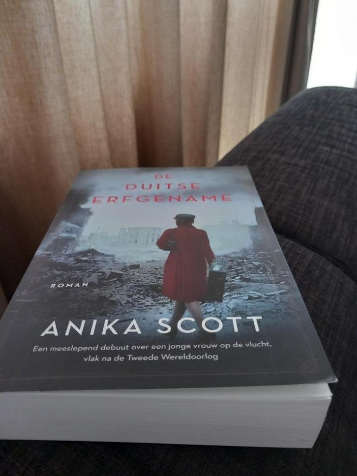 De Duitse erfgename - Anika Scott, Boeken, Romans, Zo goed als nieuw, Europa overig, Ophalen of Verzenden