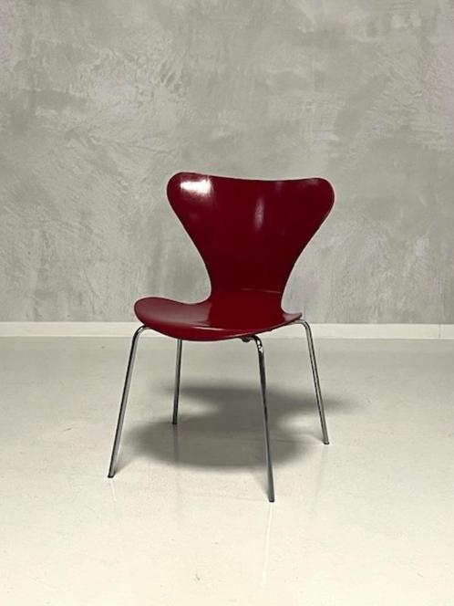 Fritz Hansen vlinderstoel Arne Jacobsen vintage bordeauxrood, Huis en Inrichting, Stoelen, Gebruikt, Eén, Hout, Metaal, Rood, Ophalen