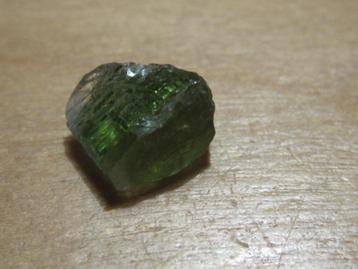 m. ruwe edelsteen GROENE TOERMALIJN (3) kristal beschikbaar voor biedingen