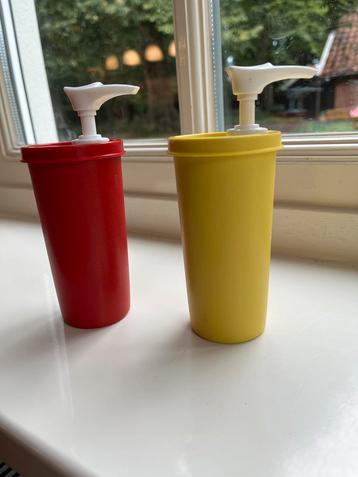 Tupperware dispensers geel rood bv voor ketchup mayonnaise beschikbaar voor biedingen