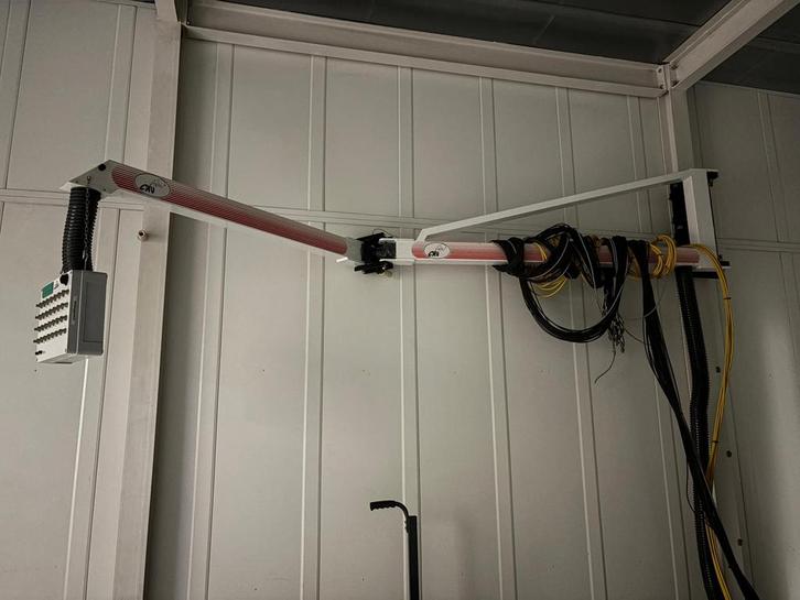 Zwenkarm voor kabels/leidingen etc., Doe-het-zelf en Verbouw, Lieren en Takels, Zo goed als nieuw, Elektrisch, Ophalen