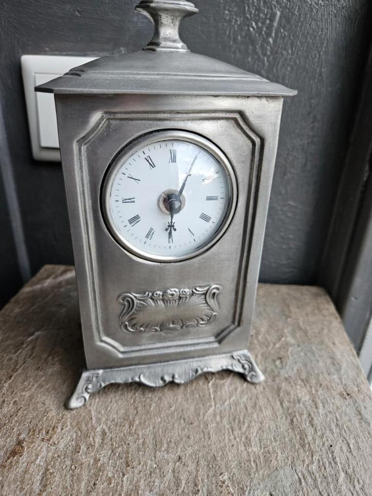 Mooie vintage tinnen tafelklok, Royal Selangor, junghans uur, Antiek en Kunst, Antiek | Tin, Ophalen of Verzenden