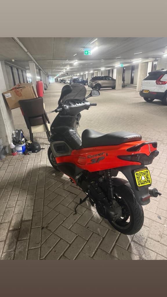 Gilera runner 70cc dd 2005, Fietsen en Brommers, Scooters | Piaggio, Zo goed als nieuw, Overige modellen, Maximaal 45 km/u, Benzine