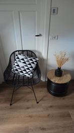 Zwarte rotan stoel met kussen èn bijzettafeltje/ ton, Huis en Inrichting, Ophalen, Zwart, Zo goed als nieuw, Riet of Rotan