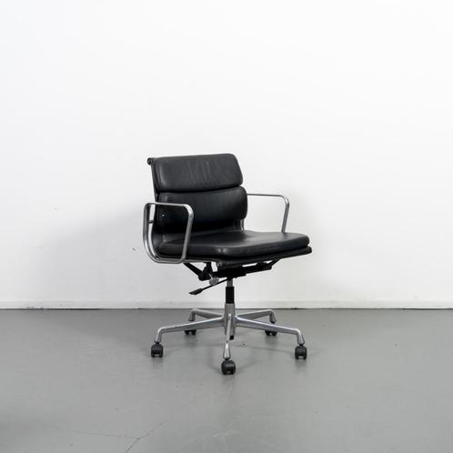 2 Vitra Eames Ea 217 Softpad Leer Aluminium, Huis en Inrichting, Bureaustoelen, Zo goed als nieuw, Zwart, Ergonomisch, Ophalen of Verzenden