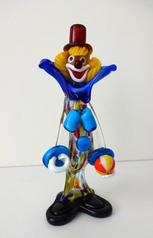 Glazen beeldje clown met rode hoed en bal Murano 3679-c, Antiek en Kunst, Antiek | Glas en Kristal, Ophalen of Verzenden