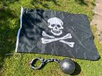 Piratenvlag en ‘loden’ bal aan ketting, Ophalen, Gebruikt, Jongen of Meisje
