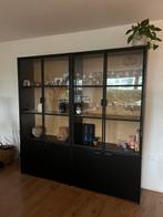 WOOOD Vitrinekast zwart Sivan, Huis en Inrichting, Kasten | Vitrinekasten, Ophalen, 50 tot 100 cm, Zo goed als nieuw, 25 tot 50 cm