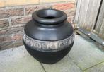 Zwarte vaas met stoere banddecoratie, Ophalen, Zwart, Aardewerk of Porselein, Zo goed als nieuw