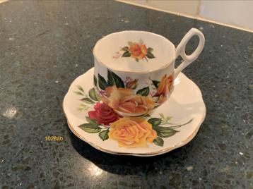 Vintage Bone China England, Kop en Schotel met Roos Design beschikbaar voor biedingen