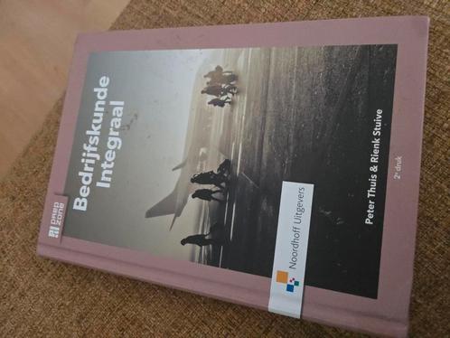 Rienk Stuive - Bedrijfskunde integraal, Boeken, Wetenschap, Zo goed als nieuw, Ophalen of Verzenden
