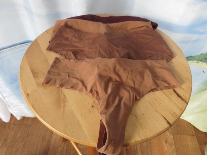 3 naadloze slips 1 naadloze string mt xs en s victoria aerie, Kleding | Dames, Ondergoed en Lingerie, Slip, Beige, Ophalen