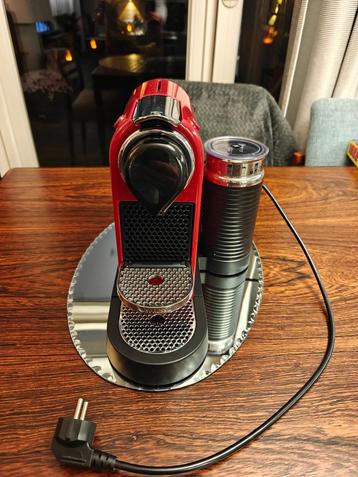 Zgan Nespresso Citiz en Milk Cherry Red met melkopschuimer beschikbaar voor biedingen