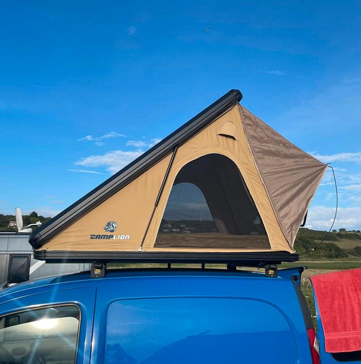 TE HUUR 2-persoons hardshell daktent ideaal voor roadtrip, Caravans en Kamperen, Verhuur
