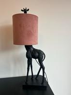 Giraffe lamp met roze suède kap, Huis en Inrichting, Ophalen, Zo goed als nieuw, Stof