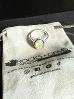 Zilveren ring met Canadese opaal, Nieuw, Ophalen of Verzenden, Kleiner dan 17, Met edelsteen
