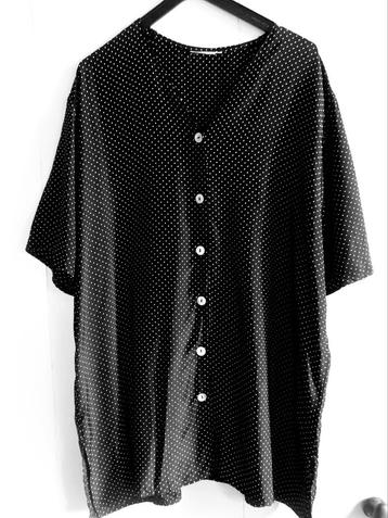 Luchtige blouse, zwart met wit stipje. Als nieuw. Mt. 48. beschikbaar voor biedingen