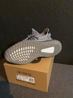 Adidas Yeezy Boost 350 V2 steel grey - Maat 45, Ophalen of Verzenden, Zo goed als nieuw, Overige kleuren, Sneakers of Gympen
