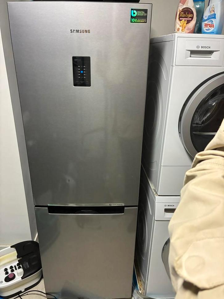 Nette Samsung Koelvriescombinatie - Energiezuinig, Witgoed en Apparatuur, Koelkasten en IJskasten, Zo goed als nieuw, Met vriesvak