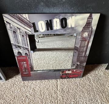 Spiegel Londen 60 x 60 beschikbaar voor biedingen