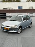 Peugeot 106 | 1.1 | Sport | 2000 | Grijs | Nieuwe APK, Auto's, Voorwielaandrijving, Stof, Zwart, 4 cilinders