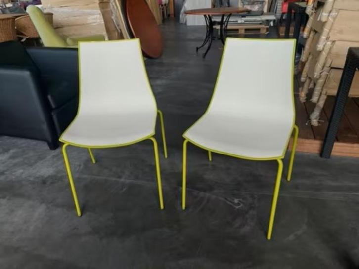 Kantinestoelen gebruikt (16 stuks) keet/mancave, Huis en Inrichting, Stoelen, Gebruikt, Vijf, Zes of meer stoelen, Overige materialen