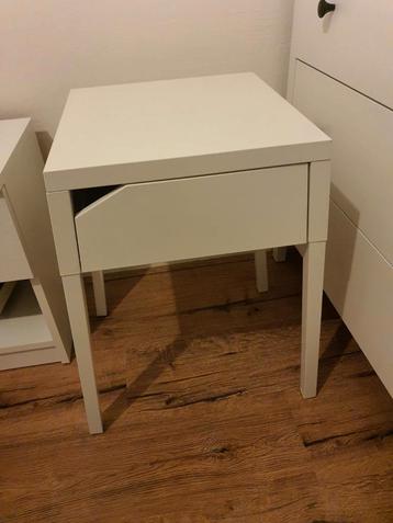 Nachtkastje wit met lade