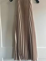 * nieuw * Satijnen plooi jurk champagne kleur 1 mt, Overige kleuren, Maat 42/44 (L), Nieuw, Ophalen of Verzenden