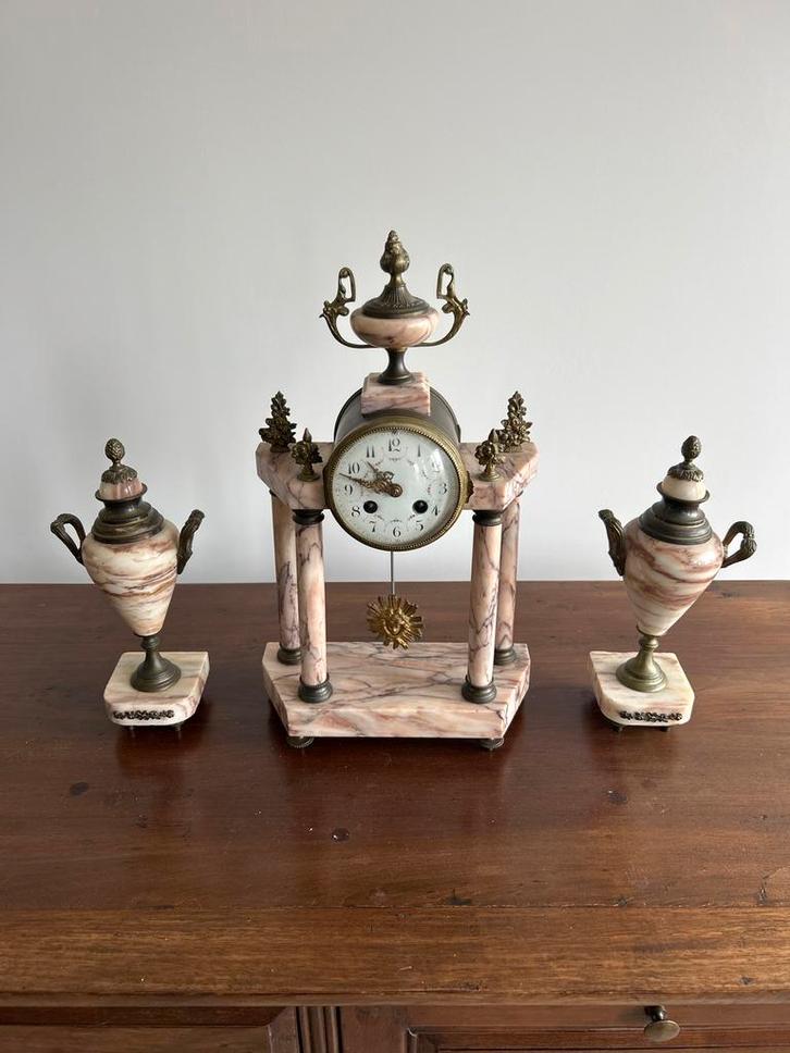 Antieke marmeren pendule met vazen, Antiek en Kunst, Antiek | Klokken, Ophalen