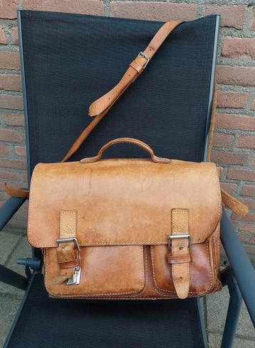 Vintage leren schooltas, echte Ruitertas. beschikbaar voor biedingen