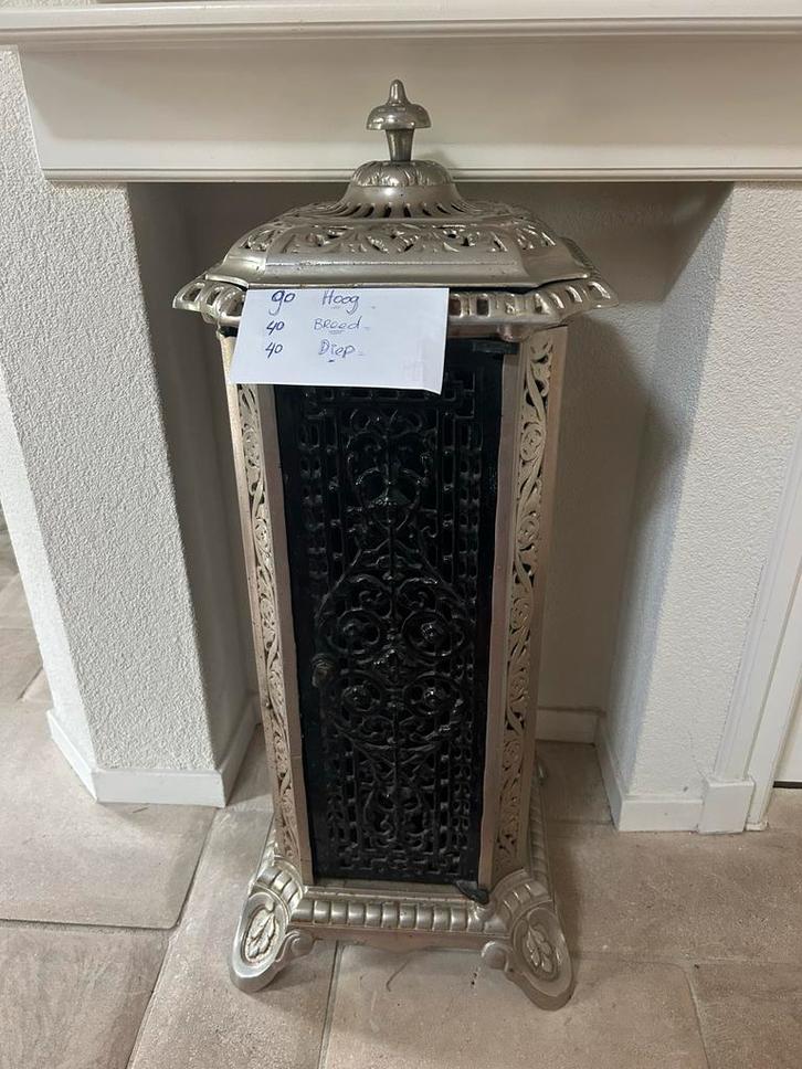 Antieke Kolenkachel - Prachtig Decoratief Stuk, Huis en Inrichting, Kachels, Gebruikt, Vrijstaand, Kolenkachel, Hout, Ophalen of Verzenden