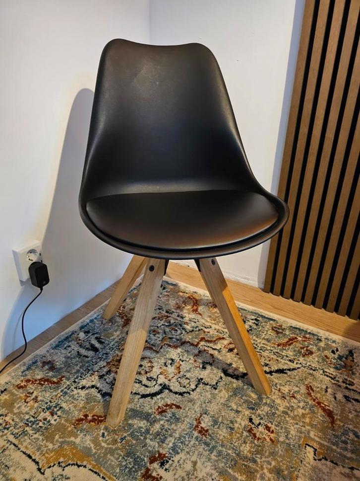 4 Zwarte nette Eetkamerstoelen - Breedte 47cm, Huis en Inrichting, Stoelen, Gebruikt, Vier, Hout, Kunststof, Zwart, Ophalen