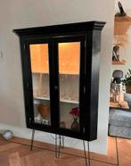 Mooie zwarte vitrinekast met ingebouwde verlichting, Huis en Inrichting, Kasten | Vitrinekasten, Ophalen, 100 tot 150 cm, Zo goed als nieuw