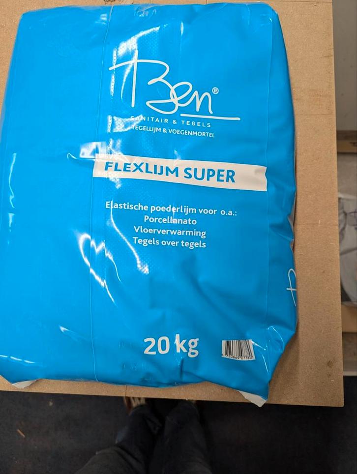 Tegels, lijm en voegmiddel. Kleur beige/grijs gemarmerd., Doe-het-zelf en Verbouw, Tegels, Nieuw, Wandtegels, Keramiek, 60 cm of meer