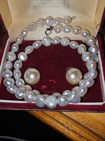 Parels Oorstekkers & Ketting - Zilver beschikbaar voor biedingen