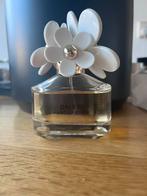 Marc Jacobs Daisy 50 ml edt, Sieraden, Tassen en Uiterlijk, Uiterlijk | Parfum, Verzenden, Gebruikt