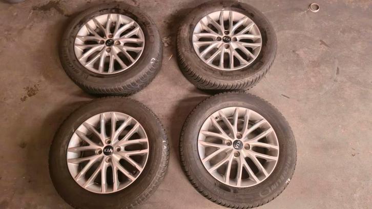Kia Velgen 16" 4x100 met Michelin Winterbanden, Auto-onderdelen, Banden en Velgen, Banden en Velgen, Winterbanden, 16 inch, 205 mm