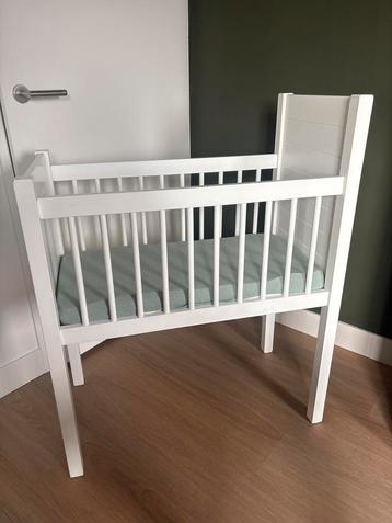 Kidsmill Noa houten Wiegje wieg hout met Matras beschikbaar voor biedingen