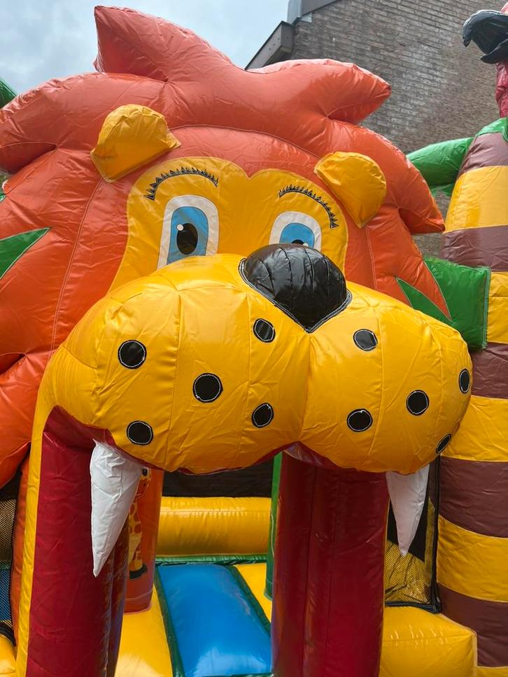 Springkussen Jungle & Slide, Tilburg, Goirle, Hilvarenbeek, Hobby en Vrije tijd, Feestartikelen | Verhuur, Zo goed als nieuw, Verjaardag