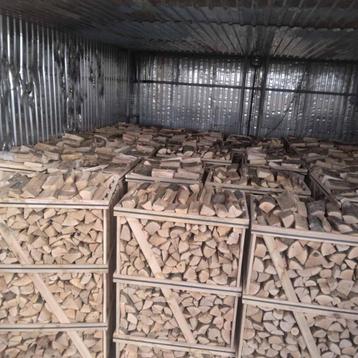 Mooi gedroogd Essen haardhout beschikbaar voor biedingen