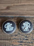 2 Broches Camee Wedgwood Jasperware Putti's zwart/wit, Zwart, Minder dan 4 cm, Ophalen of Verzenden, Zo goed als nieuw