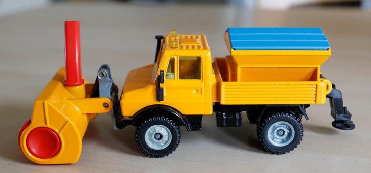 Siku 2827 Mercedes Unimog 1500 winterdienst, Hobby en Vrije tijd, Modelauto's | 1:50, Zo goed als nieuw, Bus of Vrachtwagen, SIKU