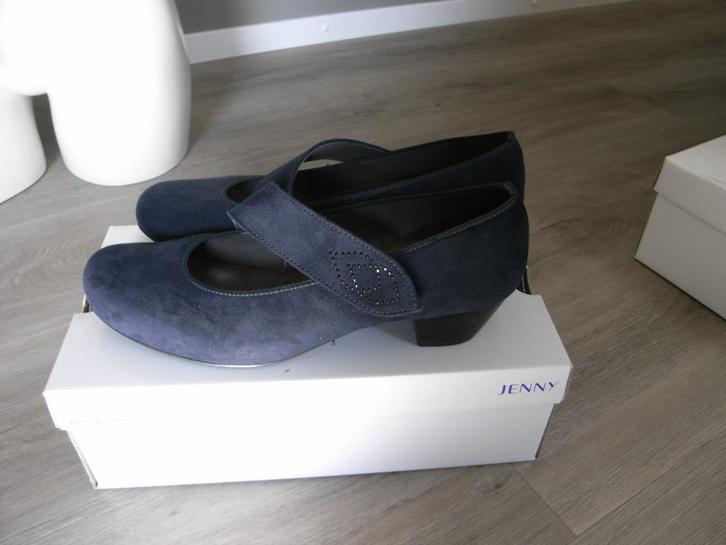 JENNY blauw suede/leren pump Mt 5,5 of 38/39 met hak 4 cm, Kleding | Dames, Schoenen, Nieuw, Pumps, Blauw, Ophalen of Verzenden
