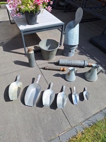 Brocante zinken items + 6 grutter scheppen beschikbaar voor biedingen
