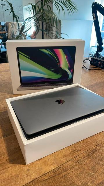 Macbook pro M1 8gb beschikbaar voor biedingen