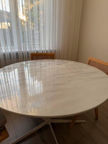 Furnified ronde Marmeren Eettafel beschikbaar voor biedingen